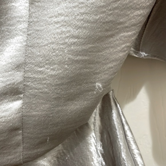 RO & DE Silky Metallic Cut Out Top - Picture 5 of 7